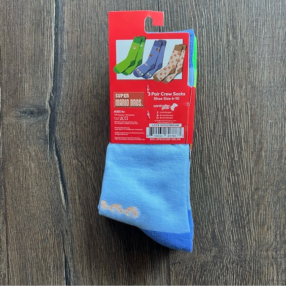Brand New! Super Mario Controller Gear - 3 pair Crew Socks (Size 6-10) - Picture 2 of 5